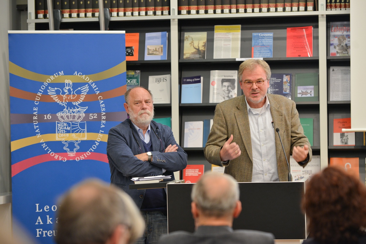 Jahresveranstaltung 2016 Dieter Hoffmann und Arne Schirrmacher (von links) bei der Diskussion. Foto: Markus Scholz