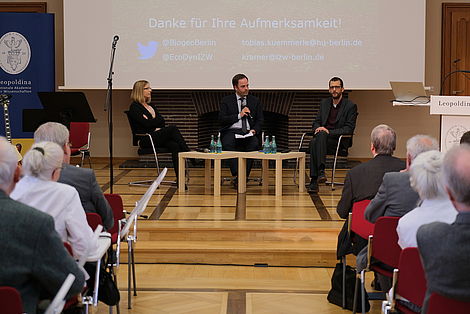 Podiumsdiskussion zum Thema Rückkehr von Wolf und Wisent nach Europa. Foto: Michael Deutsch