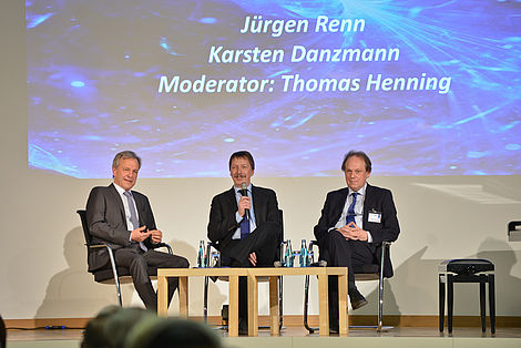 Karsten Danzmann, Thomas Henning, Jürgen Renn auf dem Podium (v.l.) Foto: Markus Scholz