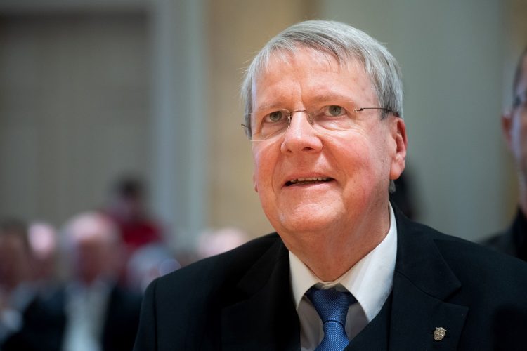 Prof. Jörg Hackers president portrait completed
