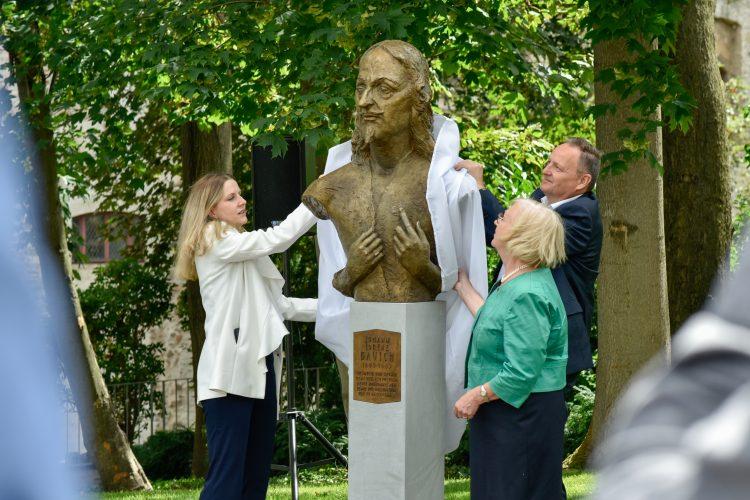 Akademie-Gründer Johann Lorenz Bausch mit Denkmal in Halle geehrt